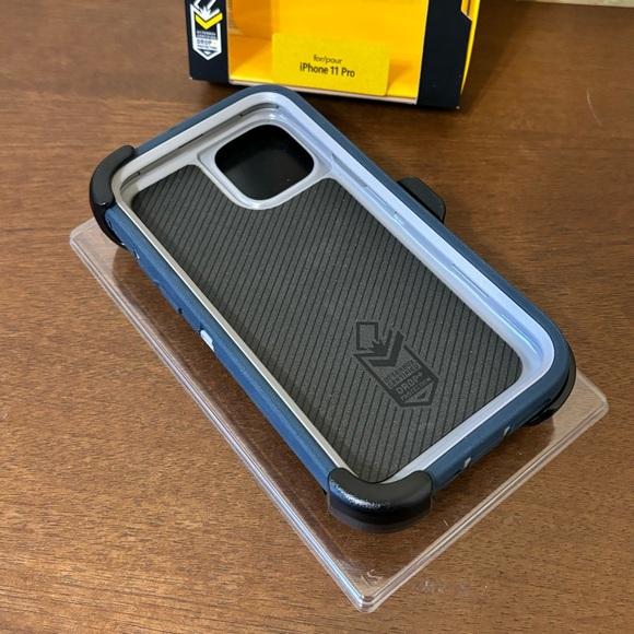 Otter Box Defender Rugged Protection iPhone 11 Pro Screenless Edition Navy Blue - Picture 7 of 12